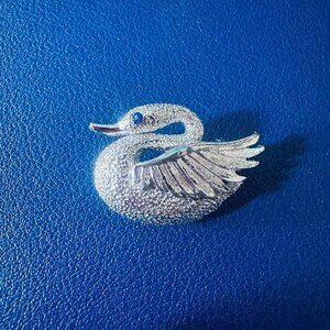 Very Pretty Mid-Century Signed Gerry's Swan Brooch with Blue Stone.